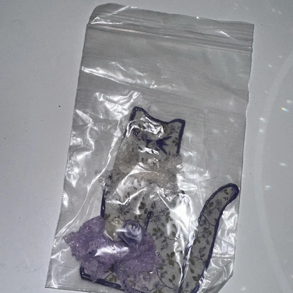 Handmade Magnet Floral Lace Cat Decor with Purple Accents